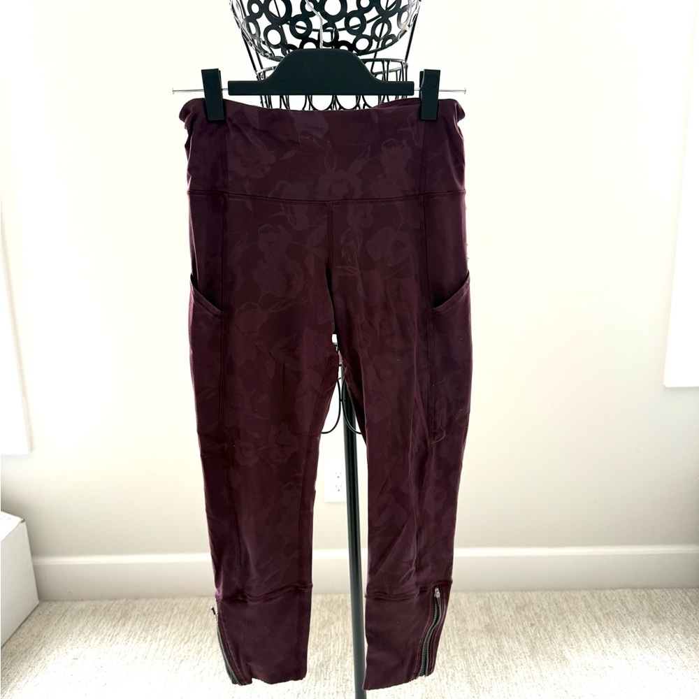 Stylish Burgundy Leggings with Side Pockets